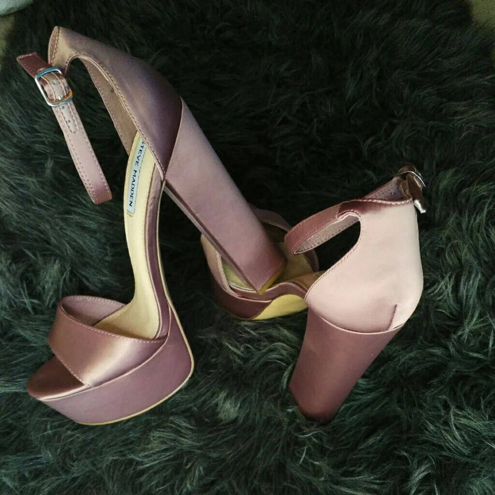 Steve Madden | Gonzo Satin Ankle Strap Block Heels - Picture 3 of 8